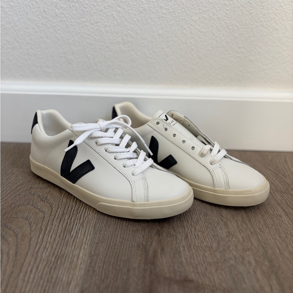 Veja White Leather Sneakers with Black V Detail campo